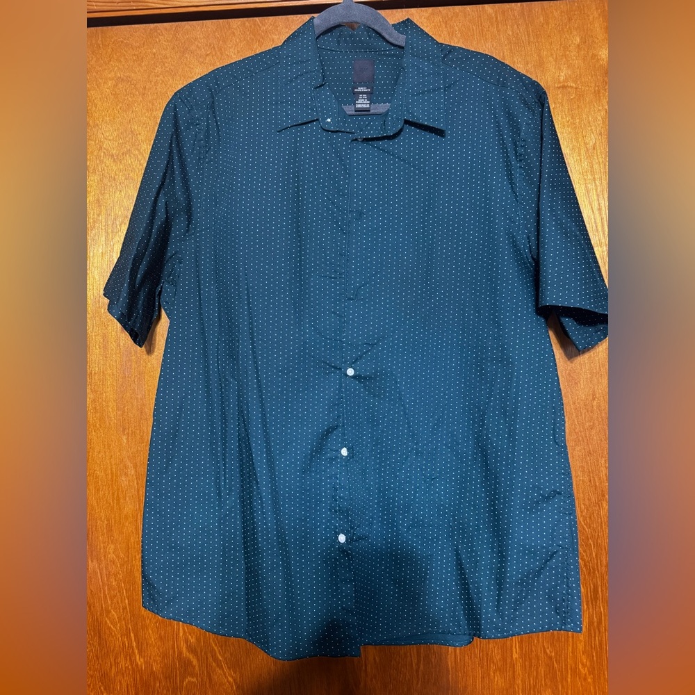 H&M Green Short Sleeve Button Down Shirt